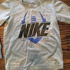 Boys Nike Long Sleeve shirt size 4
